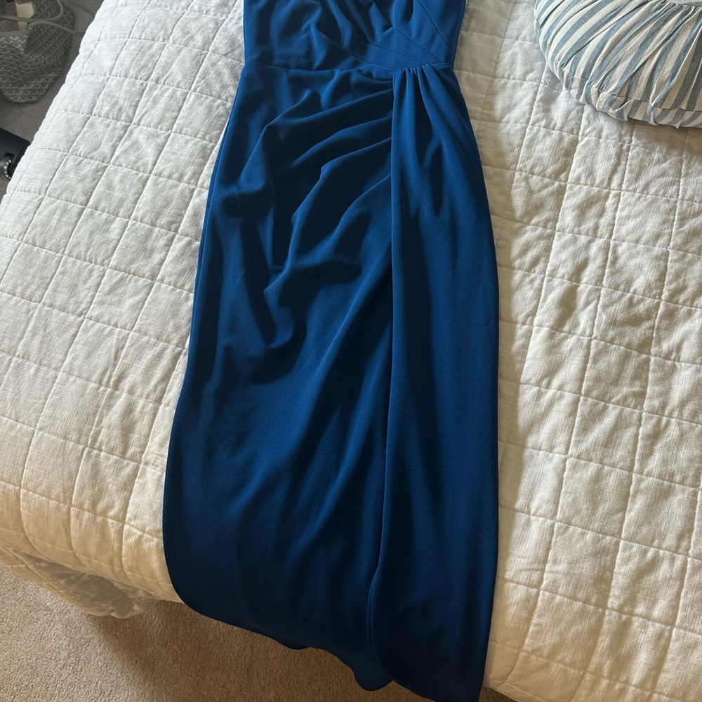 Katie May Pamela Gown in Ocean - Picture 3 of 3